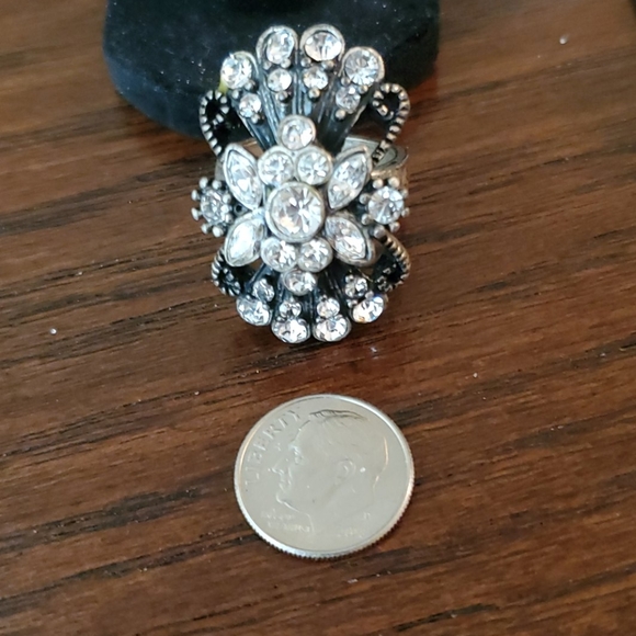 WHITE RHINESTONES FASHION RING - Picture 3 of 3
